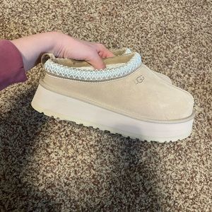 sold xpost ugg tazz sand